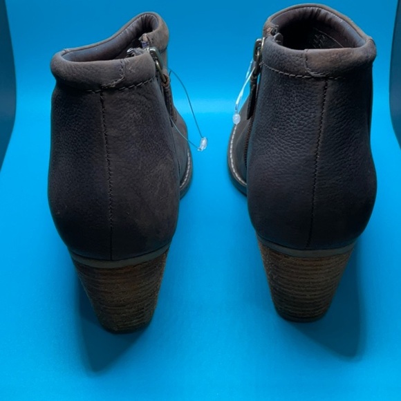 Cole Haan NWOT Dark Brown Leather 3 inch Heel, Size 9 - Picture 3 of 7